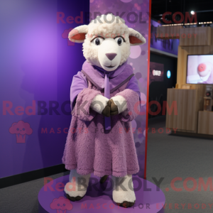 Lilla får maskot kostume...