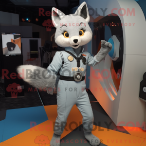 Postava maskota Grey Fox...