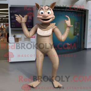 Béžová postava maskota...