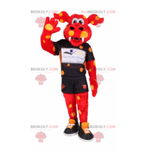 Mascotte de dragon orange et tache jaune en tenue de sport -