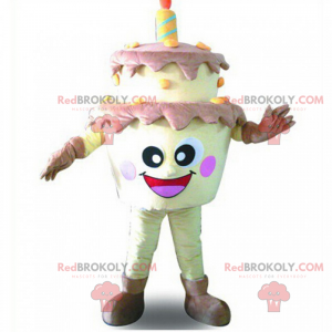 Mascote do bolo de aniversário com uma cara sorridente -