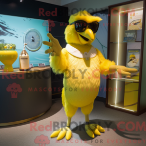 Fantasia de mascote de falcão-limão com bermuda e abotoaduras - Mascotes de limão - REBROKO_252425 - RedBrokoly.com