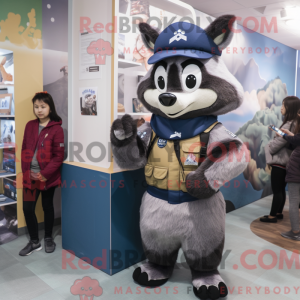 Maskotka Navy Raccoon to...