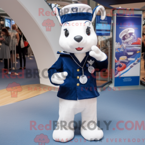 Navy Hermelin maskot...