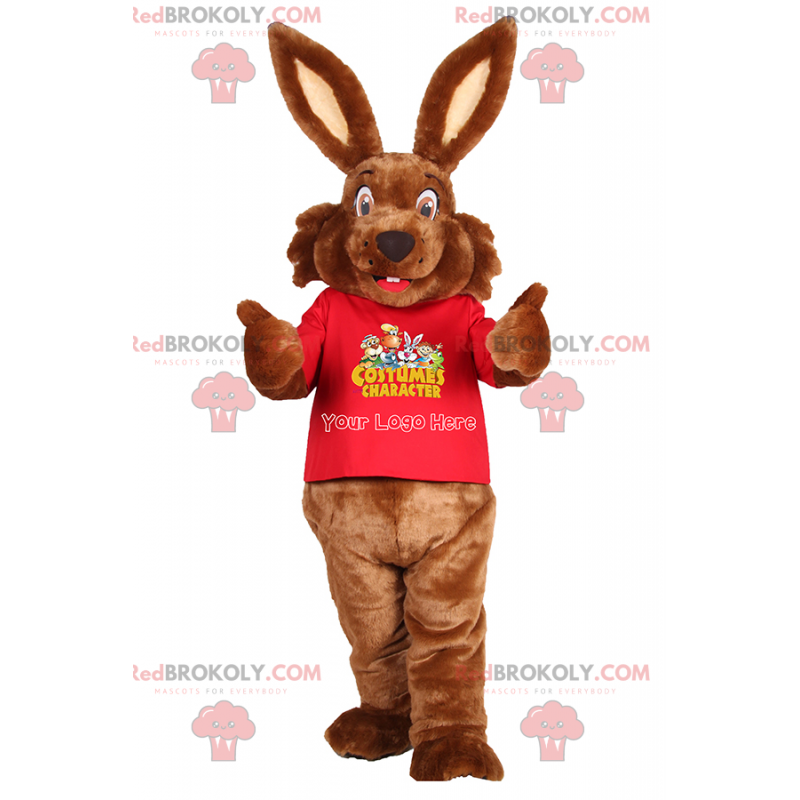 Bruin konijn mascotte met grote oren en rood t-shirt - Bruin konijn mascotte met grote oren en rood t-shirt -