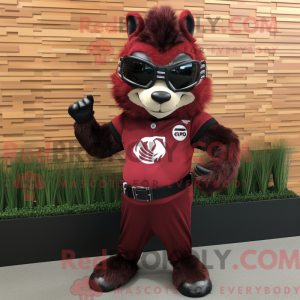 Maroon Skunk maskot kostume...