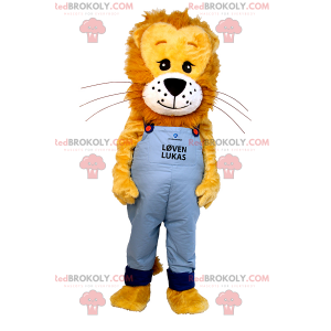 Mascota del león con melena peluda y overol azul -