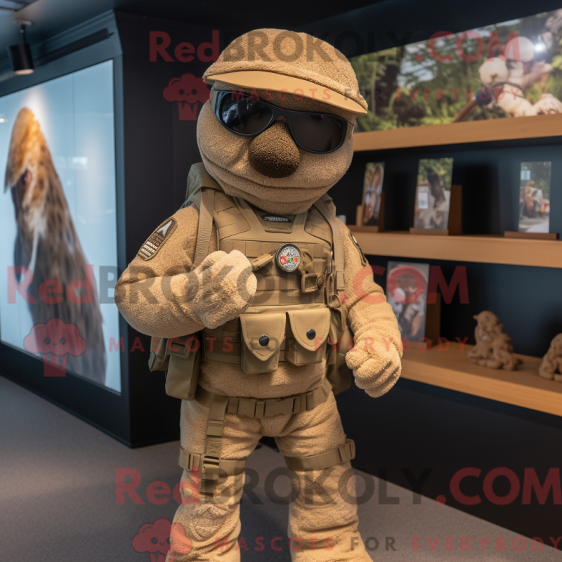 Fantasia de mascote Tan Para Commando com roupa de banho e gorros - Mascotes do Para Commando - REBROKO_254995 - RedBrokoly.com
