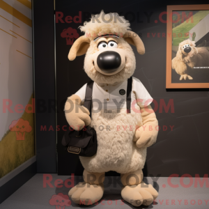 Beige Suffolk Sheep maskot...