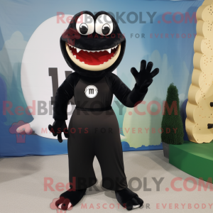 Postava maskota černé Hydry...