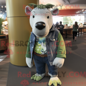 Forest Green Tapir maskot...