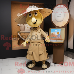 Tan Plate Spinner maskot...