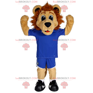 Kleines Löwenmaskottchen in blauer Fußballausrüstung -