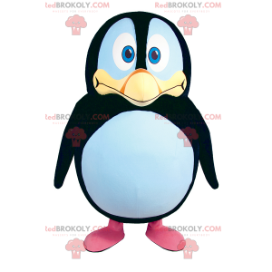 Pequeña mascota pingüino redondo con pies rosados -