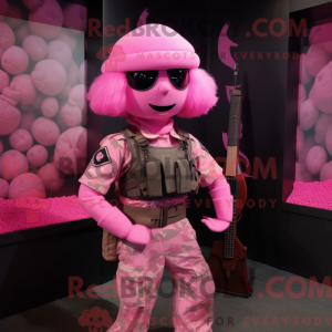 Pink Commando maskot...
