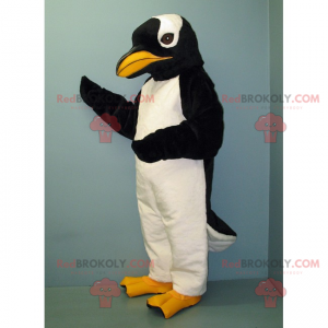 Mascota pingüino con pico amarillo - Redbrokoly.com