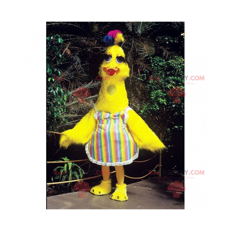 Mascote de galinha amarela em um avental multicolorido -
