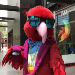 Magenta Macaw maskot...
