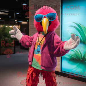 Magenta Macaw maskot...
