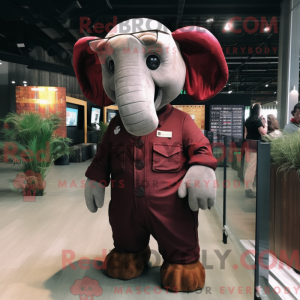 Maroon Elephant maskot...