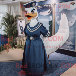 Postava maskota Navy Swan...