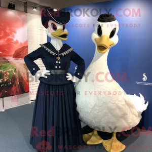 Maskotka Navy Swan jest...