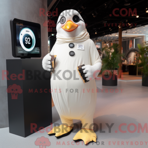 Cream Penguin maskot...