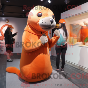 Orange Sea Lion maskot...