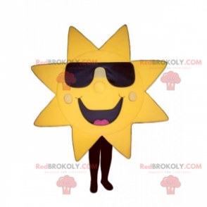 Sluneční maskot s tmavými brýlemi a velkým úsměvem -