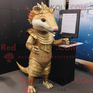 Gold Armadillo maskot...