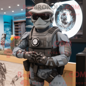 Grå Marine Recon maskot...