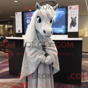 Silver Mare maskot...