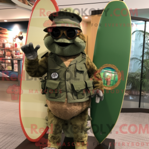 Rustgrøn baret maskot...