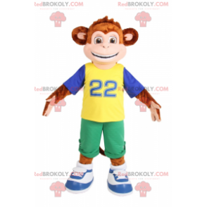 Mascot lille abe smilende i grønne Bermuda shorts -