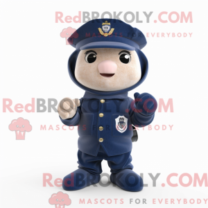 Postava maskota Navy...