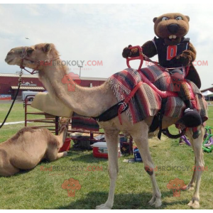 Mascote castor marrom em roupas esportivas - Redbrokoly.com