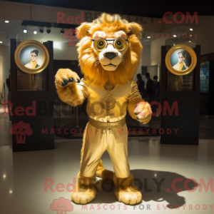 Gold Tamer Lion maskot...