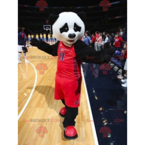 Mascote panda preto e branco em roupas esportivas -