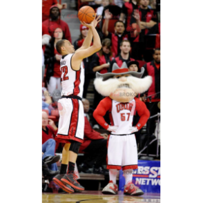 Mascot anciano con un gran bigote blanco - Redbrokoly.com