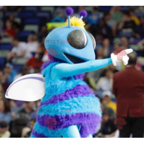 Blauw en wit vliegende insectenvlieg mascotte - Redbrokoly.com