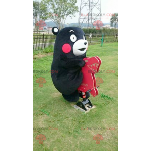 Černý a bílý medvěd maskot s červenými tvářemi