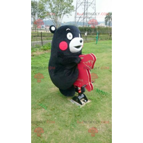 Mascote urso preto e branco com bochechas vermelhas -