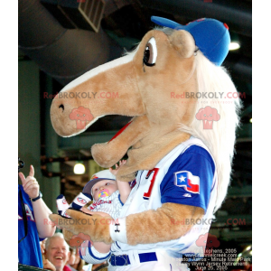 Mascote cavalo bege em roupas esportivas - Redbrokoly.com