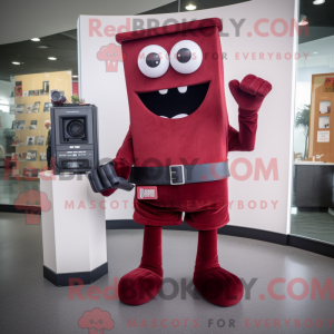 Maroon Camera maskot...