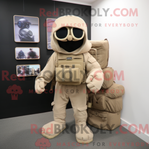 Beige Commando maskot...
