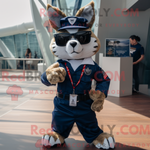 Postava maskota Navy Lynx...