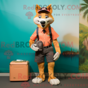 Máscara Orange Wolf com caraterísticas combinadas com bermudas e calças compridas - Mascotes laranja - RedBrokoly.com