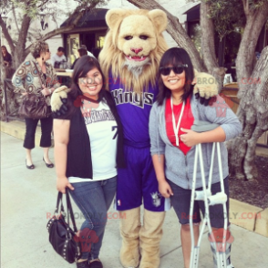 Lion mascot in sportswear - Redbrokoly.com