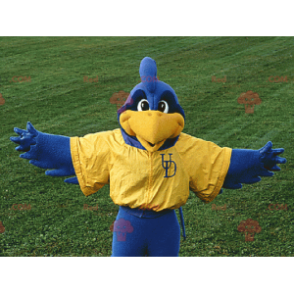Blaues und gelbes Vogelmaskottchen in der Sportbekleidung -