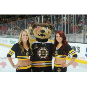 Brown bear mascot looking fierce in sportswear - Redbrokoly.com